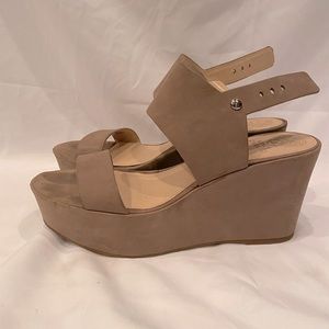 VINCE CAMUTO suede wedges